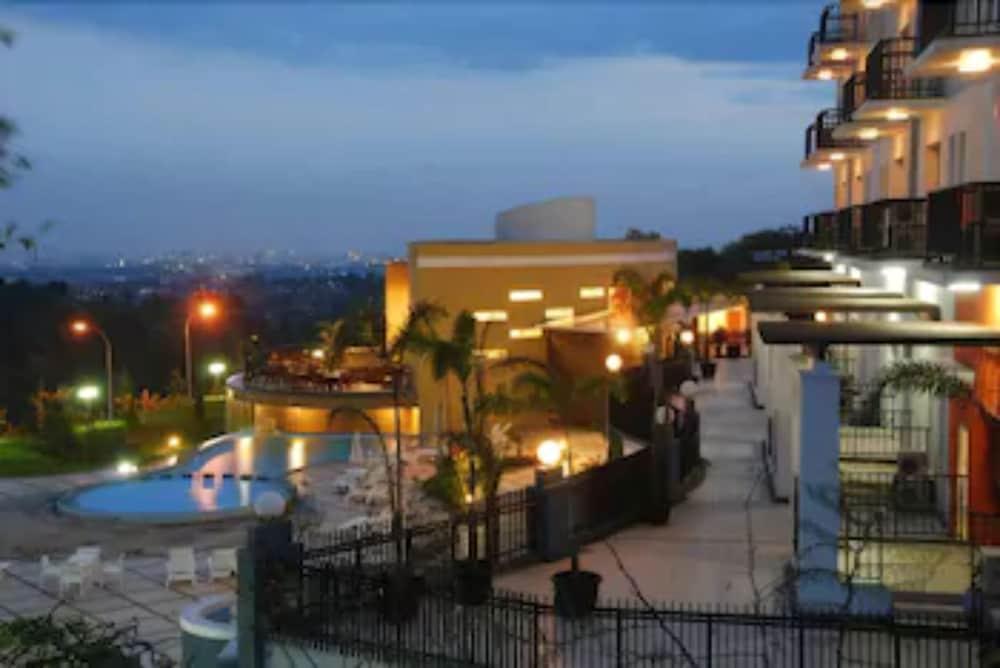 Marbella Suites Bandung Cimenyan 外观 照片